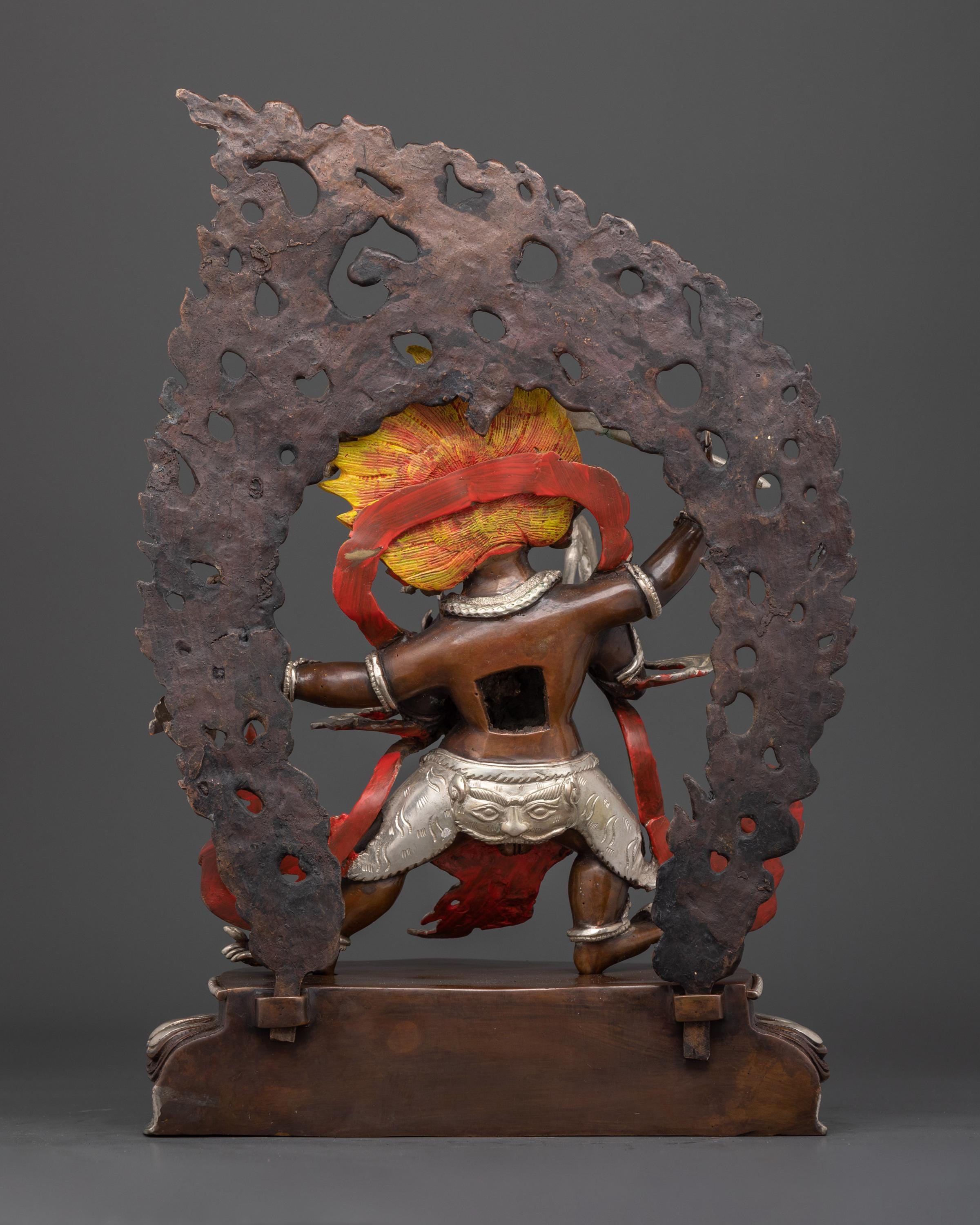 神聖な四本腕のマハーカーラ像 | アクリル画付きの酸化銅の守護神