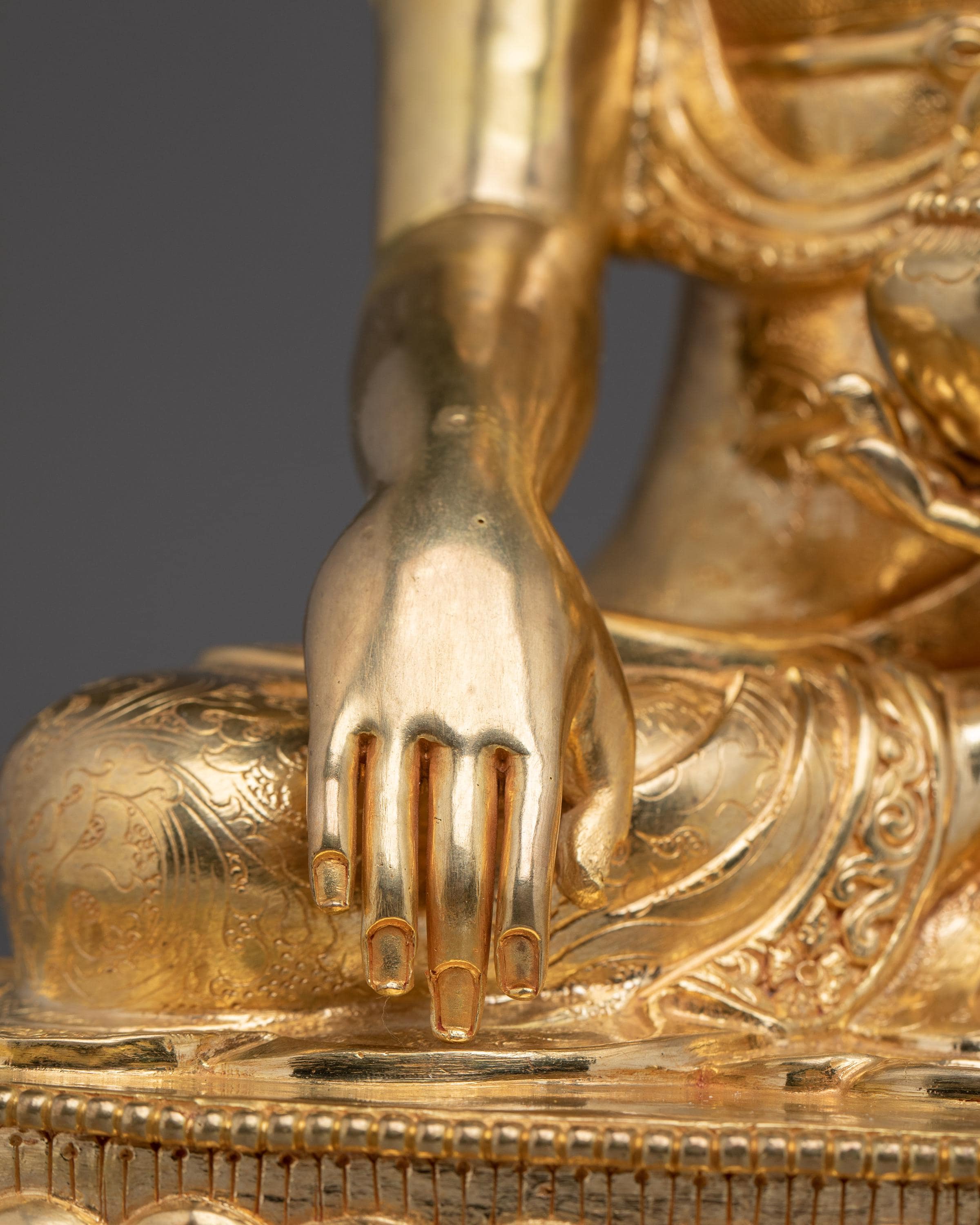 蓮華座釈迦牟尼仏｜ネパールの職人技｜瞑想、祭壇、伝統的な仏教の精神