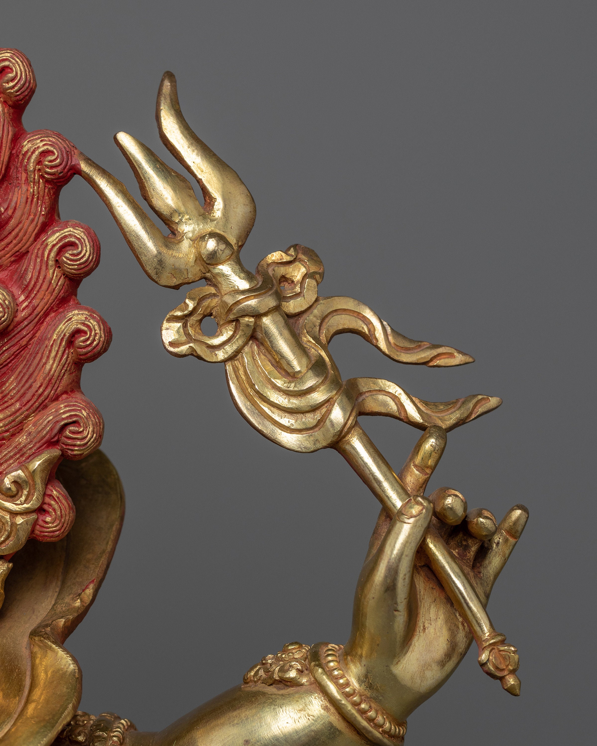 白いマハカーラ像 - 繁栄の守護者、職人の傑作、富の瞑想強化者、精神