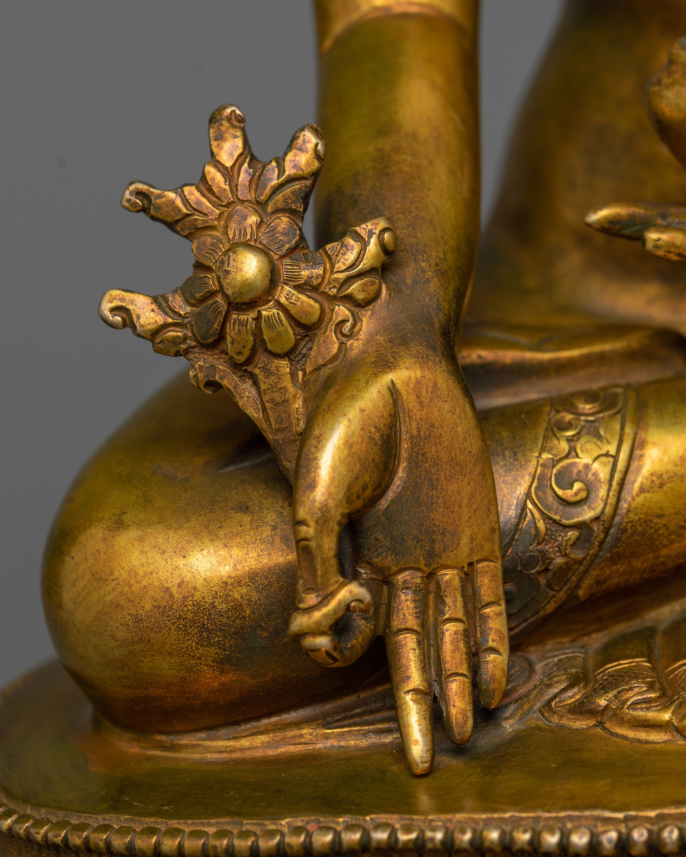 アンティーク 24K ゴールドの 3 つの仏像彫刻セット - 釈迦牟尼