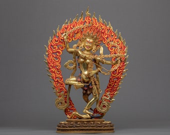 Traditionele Tibetaanse Kurukulla Practice Standbeeld | Handgesneden boeddhistische Dakini Sculptuur | Boeddhistische semi-toornige Yidam-godheid | 24k Goud Verguld