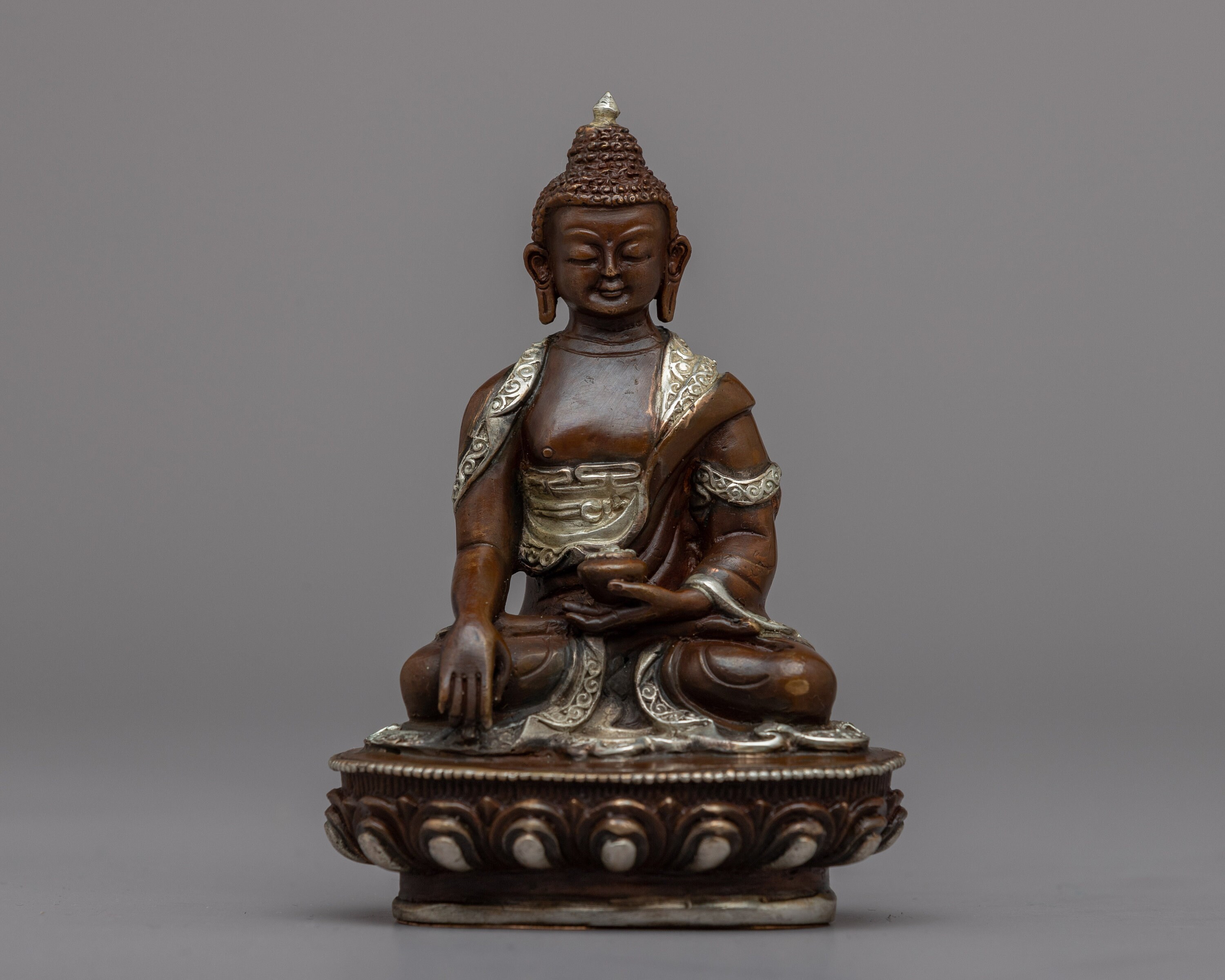 携帯用釈迦牟尼仏像、3.7インチ銀メッキ銅、機械製スピリチュアル装飾