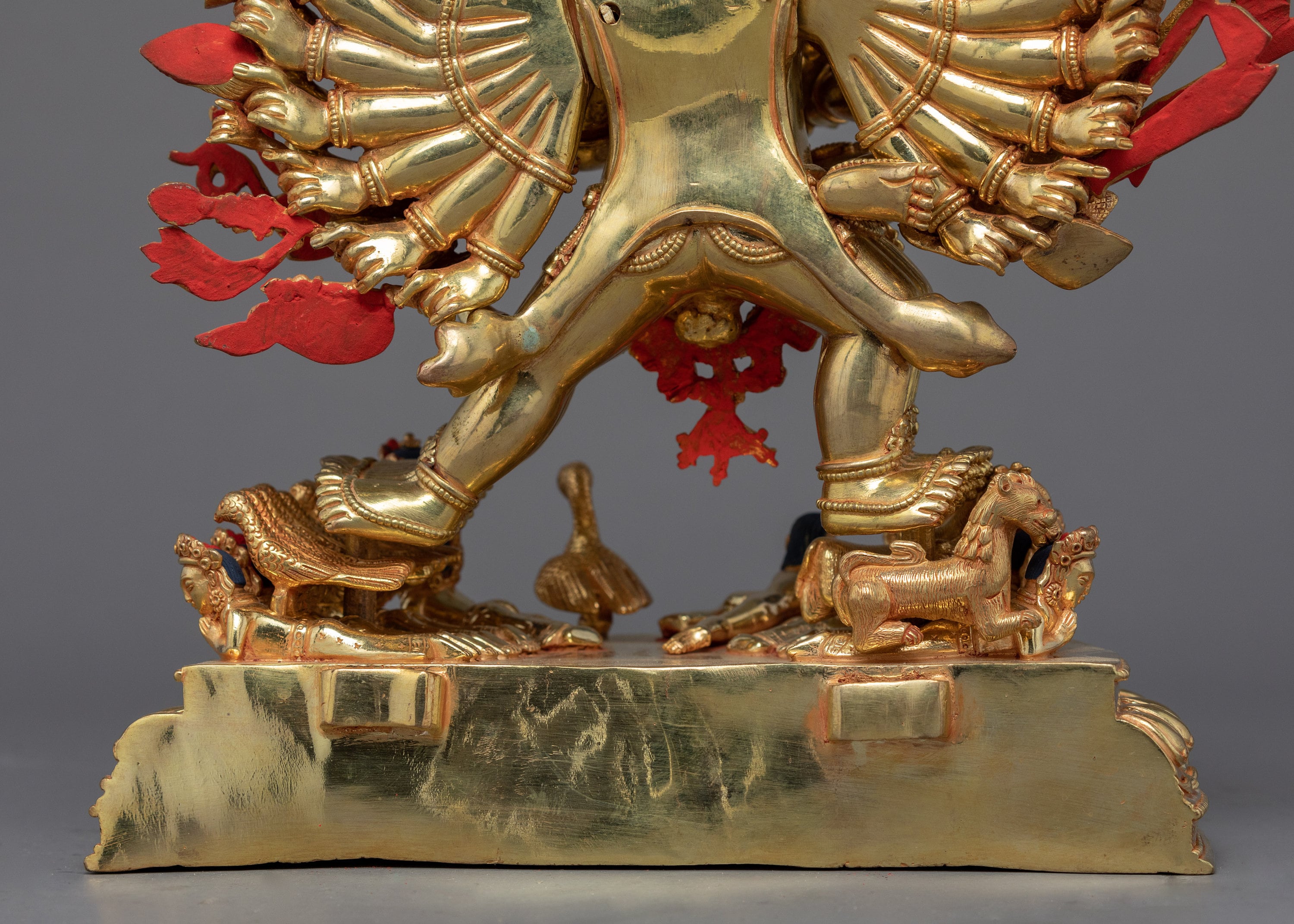 多腕の金属製神像Gold Plated Namgyal Statue 多腕の金属製神像Gold Plated Namgyal Statue Six-arms Goddess