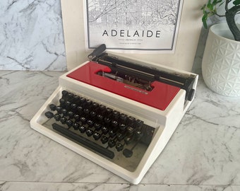 Vintage Red Underwood 310 Typewriter + Case. Excellent Working Condition! Serviced, Cleaned & Tested. FREE DELIVERY!