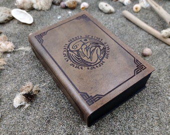 Dice box holder and dice tray in wood and leather Cthulhu themed, Lovecraft, Call of Cthulhu, Dungeons and Dragons, role play, rpg