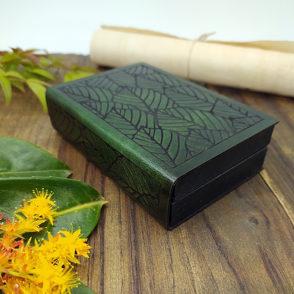 Cofanetto porta e lancia dadi in legno e pelle natura foglie elfico ranger druido - Wooden and leather dice box and tray leaves themed