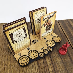 Heroquest-Spieler-Dashboard aus Holz, Kartenhalter und Zähler für Körperpunkte, Geistespunkte, Angriffswürfel, Verteidigungswürfel, Gold. Comp 1990 und 2021