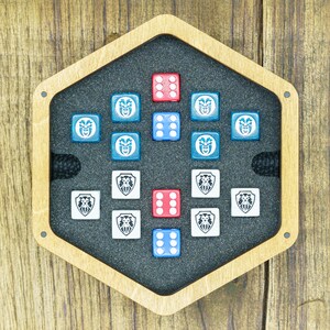 Heroquest dice holder and dice tray in wood, leather and foam, magnetic closure