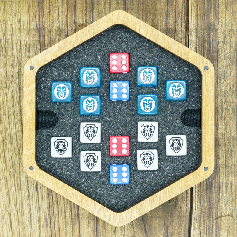 Heroquest dice holder and dice tray in wood, leather and foam, magnetic closure