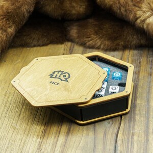 Heroquest dice holder and dice tray in wood, leather and foam, magnetic closure
