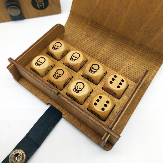 Heroquest scatola porta dadi in legno con 8 dadi in legno compresi, dadi da  combattimento, dadi da movimento -  Italia
