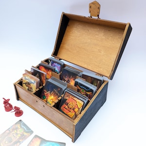 Heroquest Scatola porta carte in legno, contiene 600+ carte, con divisori interni. Scatola contenitore  per immagazzinamento carte.
