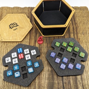 Heroquest dice holder and dice tray in wood, leather and foam, magnetic closure