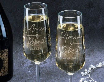 Champagne Flutes Personalized, Wedding Gifts, Mr and Mrs Champagne Glasses, Set of 2, Engraved Wedding Toasting Glasses for Bride and Groom