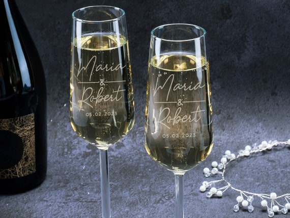 Champagne Flutes Personalized, Wedding Gifts, Mr and Mrs Champagne Glasses, Set of 2, Engraved Wedding Toasting Glasses for Bride and Groom
