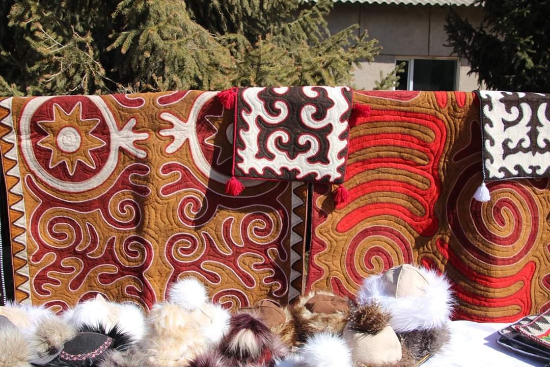 ウールフェルト キルギス シルダック クッションカバー - ハンドメイド