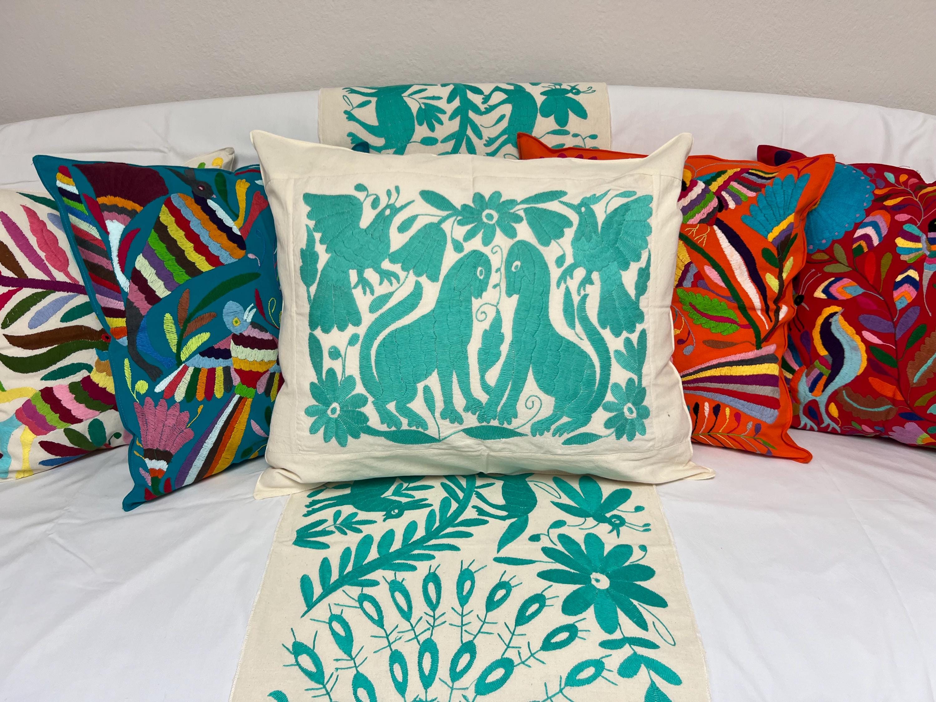青と白の手刺繍のメキシコオトミクッションカバー、57 cm x 46 cm (22