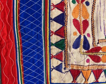 Grande Tenture Murale Indienne Vintage - Broderie Et Miroirs - 85 Cm X 48 Cm