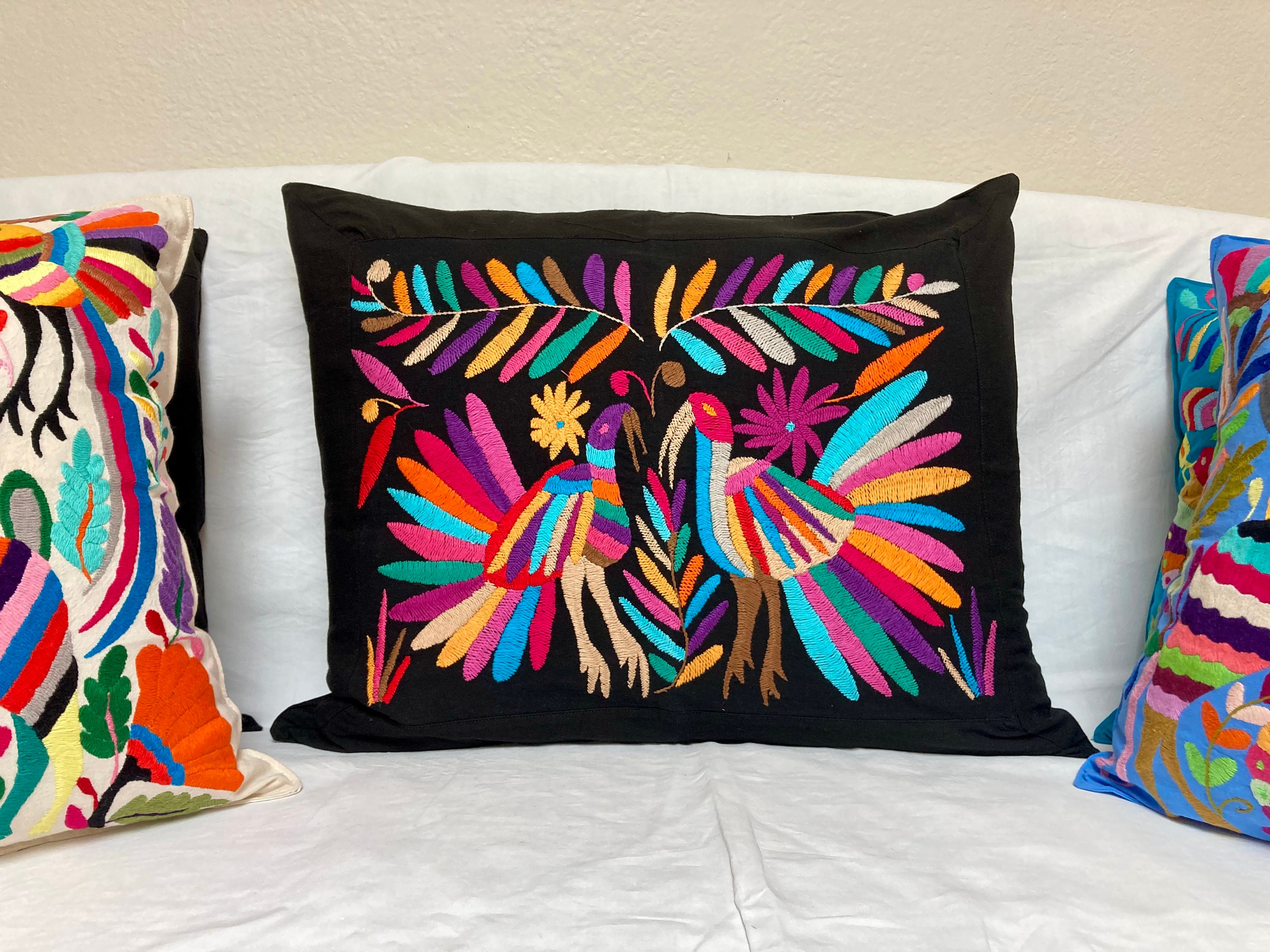 メキシコの伝統的なテナンゴ刺繍 クッションカバー メキシコのオトミ テナンゴ ランバークッションカバー、23 x 19