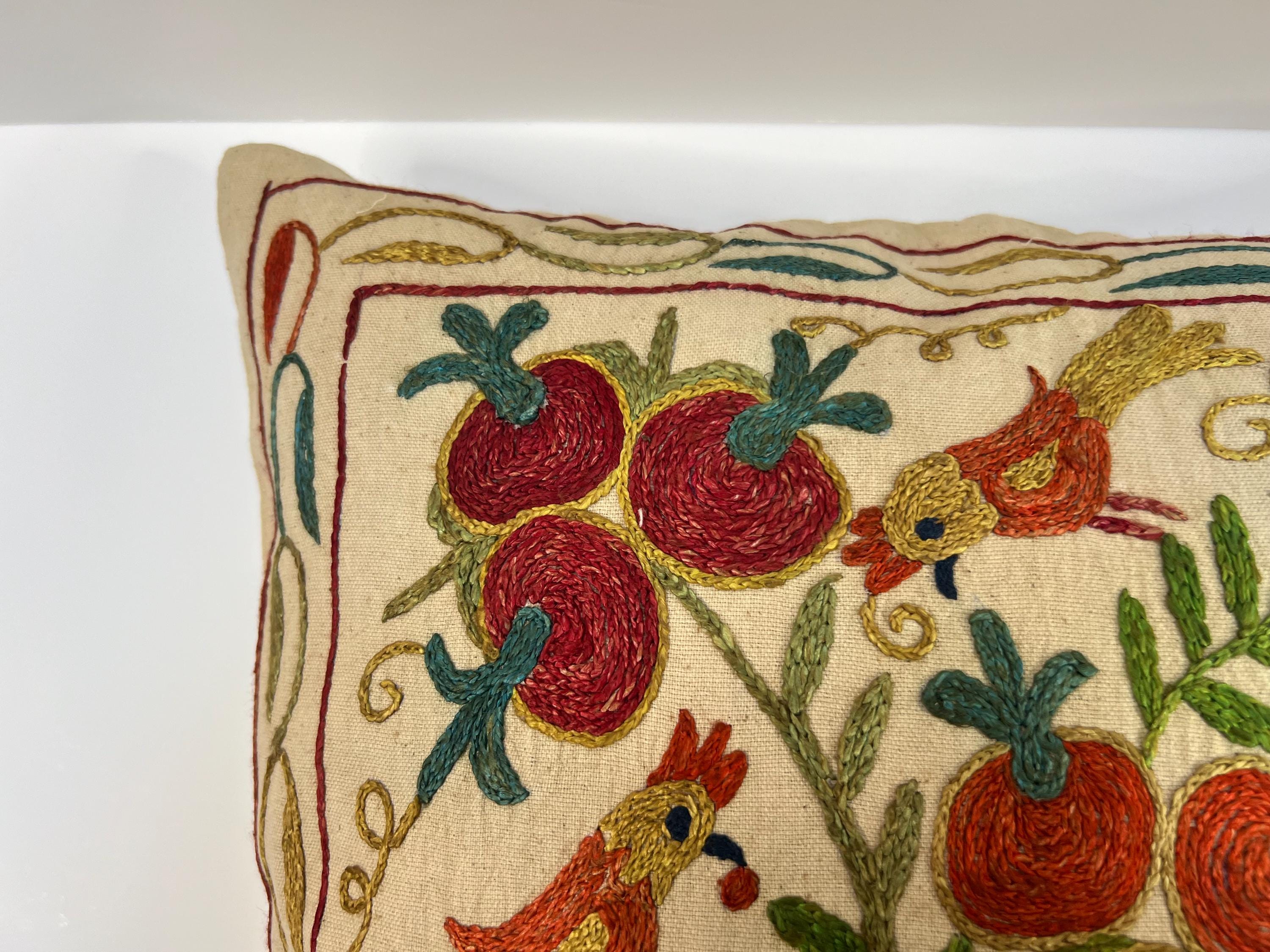 ウズベキスタン手刺繍「テーブルクロス、ピアノカバー、ベッドカバー等につかえる」 ウズベキスタン手刺繍「テーブルクロス、ピアノカバー、ベッド