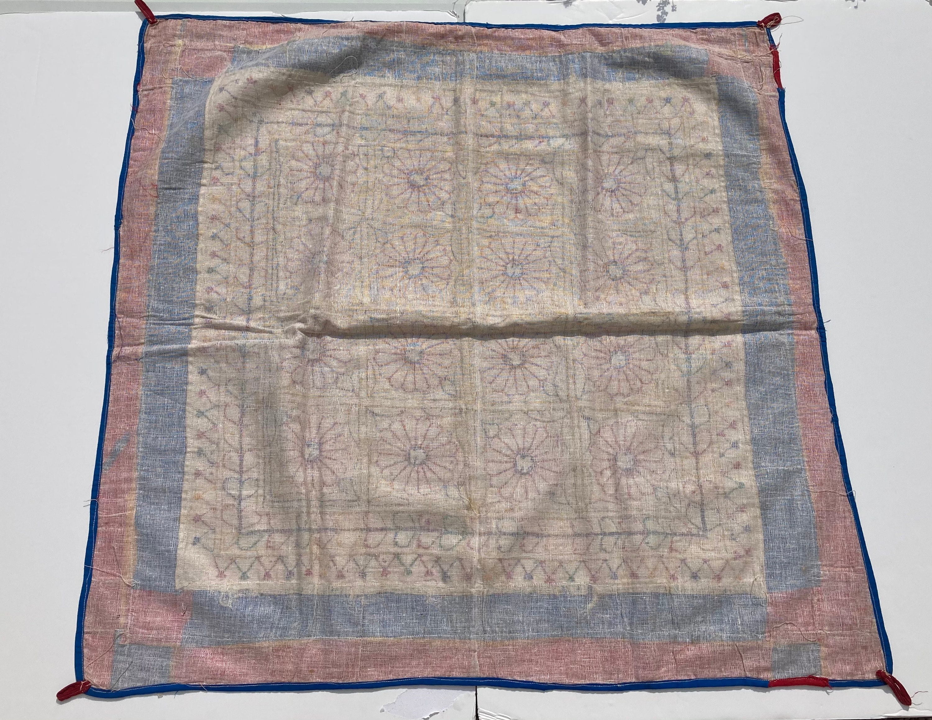 カラフルなヴィンテージインド刺繍壁掛け、77 cm x 77 cm（30インチx30