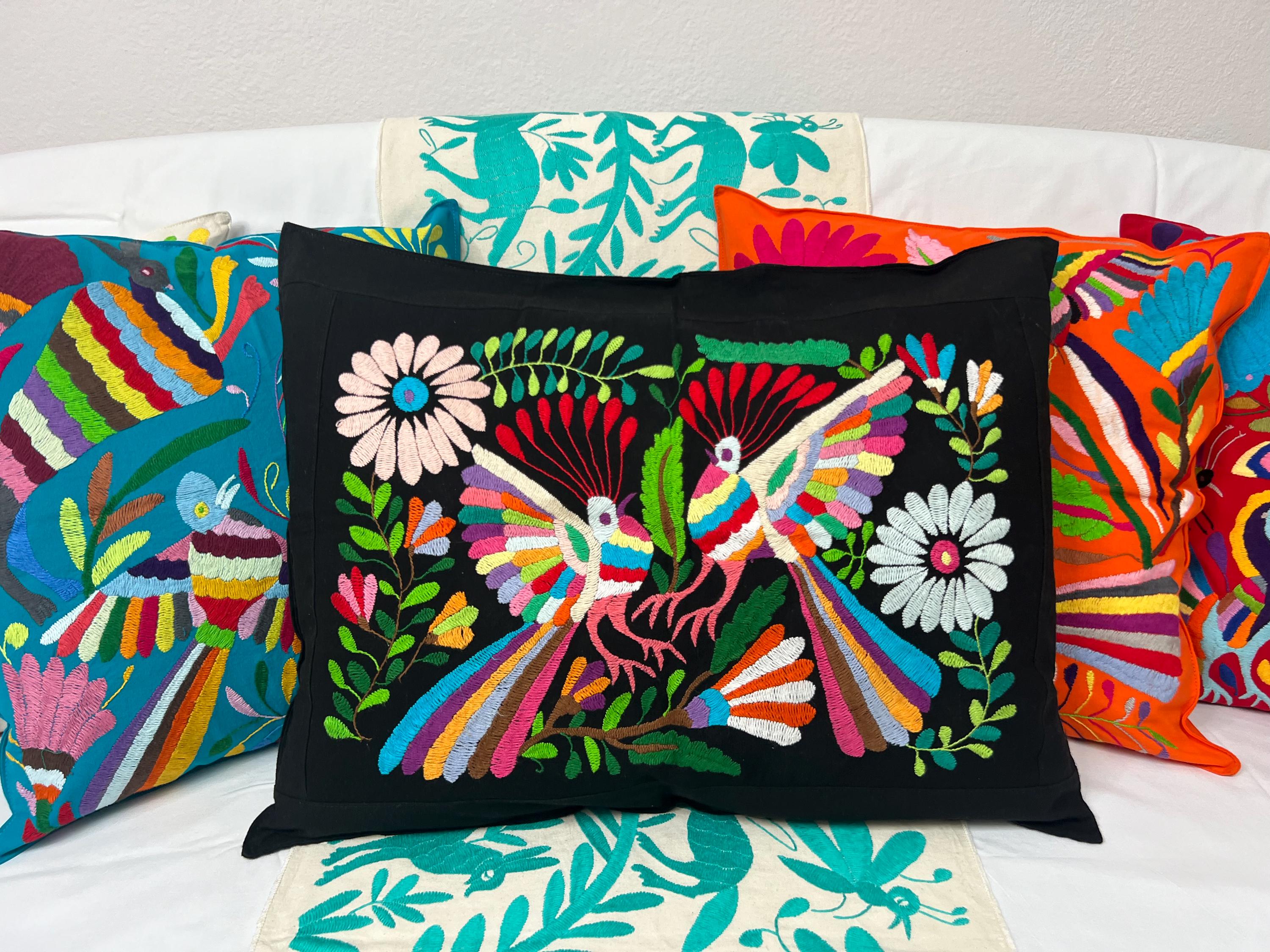 メキシコの伝統的なテナンゴ刺繍 クッションカバー ブラック メキシコ オトミ 手刺繍 テナンゴ クッションカバー、22
