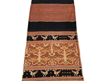 Traditional Indonesian Handwoven Sumba Sarong, 122cm x 144cm, Pahikung Ethnic Clothing