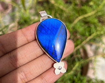 Enchanting and unique two tone blue labradorite pendant, free-hand soldered and ooak