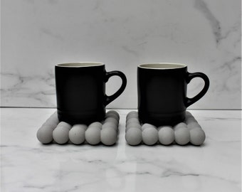 Plateau à bulles fait main en béton écologique | Dessous de verre | Vide-poches | Lèchefrite pour bougies | Articles de maison minimalistes | Neutre | Plateau de cuisine | Décoration de cuisine