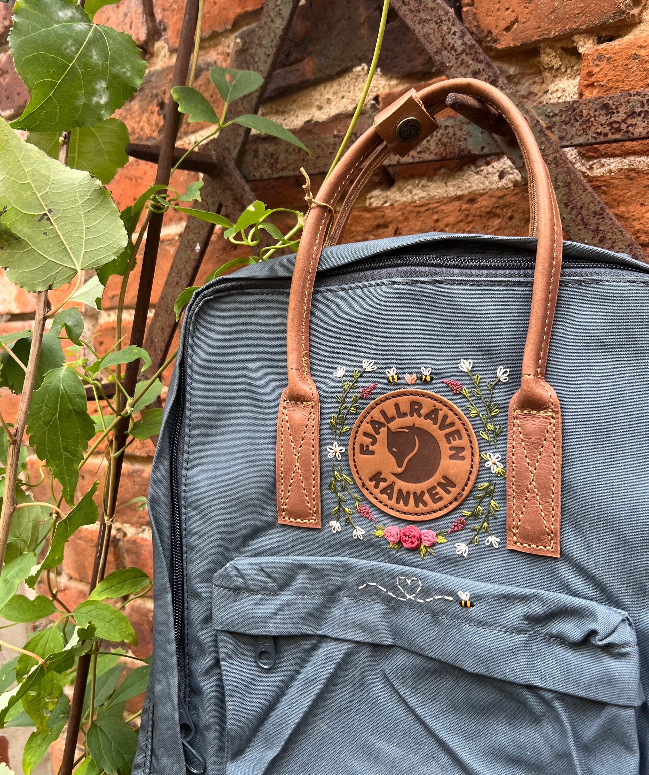 Papa web Rusland Handbestickter Fjallraven Kanken No. 2 Bee Love - Etsy Nederland