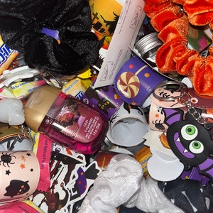 SPOOKY SCOOP // halloween // themed // crystals // accessories