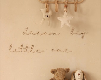 Sogna in grande, piccolo, Schriftzug aus Holz, scritta da parete in legno per bambini, Kinderzimmer Dekoration, Wanddekoration
