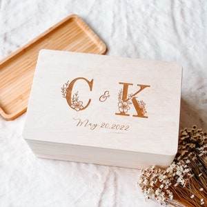 Personalisierte Erinnerungskiste zur Hochzeit, Personalisiertes Geschenk zur Hochzeit, Hochzeitsbox mit Initialen image 8