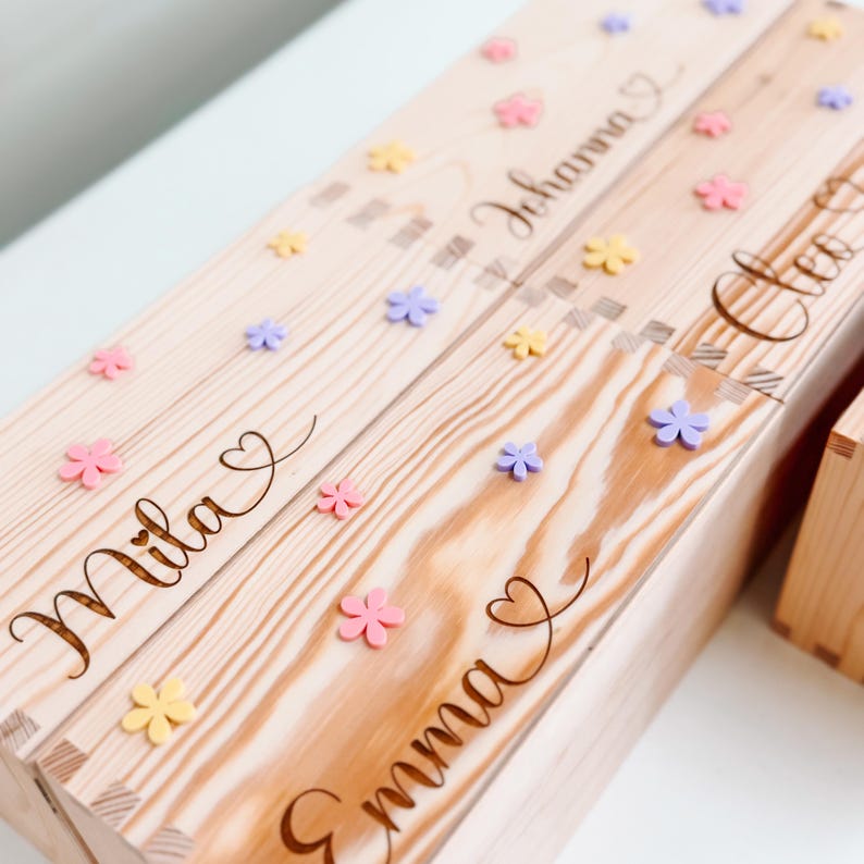Stiftehalter mit Namen, Schulkind 2025 ,EINSCHULUNG Geschenk, Personalisierter Stiftebecher aus Holz, Organizer Stiftebox - personalisiert image 3