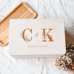 Personalisierte Erinnerungskiste zur Hochzeit, Personalisiertes Geschenk zur Hochzeit, Hochzeitsbox mit Initialen image 1