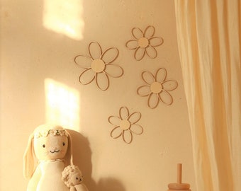 Set mit 4 Blumen, Holzblumen, Kinderzimmer aus Holz, Wandschrift, Holzwanddekoration, Kinderzimmer Dekoration, Wanddekoration