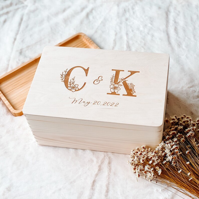 Personalisierte Erinnerungskiste zur Hochzeit, Personalisiertes Geschenk zur Hochzeit, Hochzeitsbox mit Initialen image 2