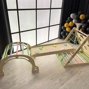 Climbing triangle,three-sided climbing triangle,arch, sliding/climbing ramp,climbing set,triángulo,kletterdreieck