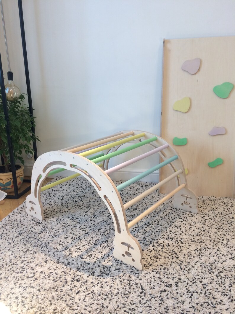 Climbing arch.rocker