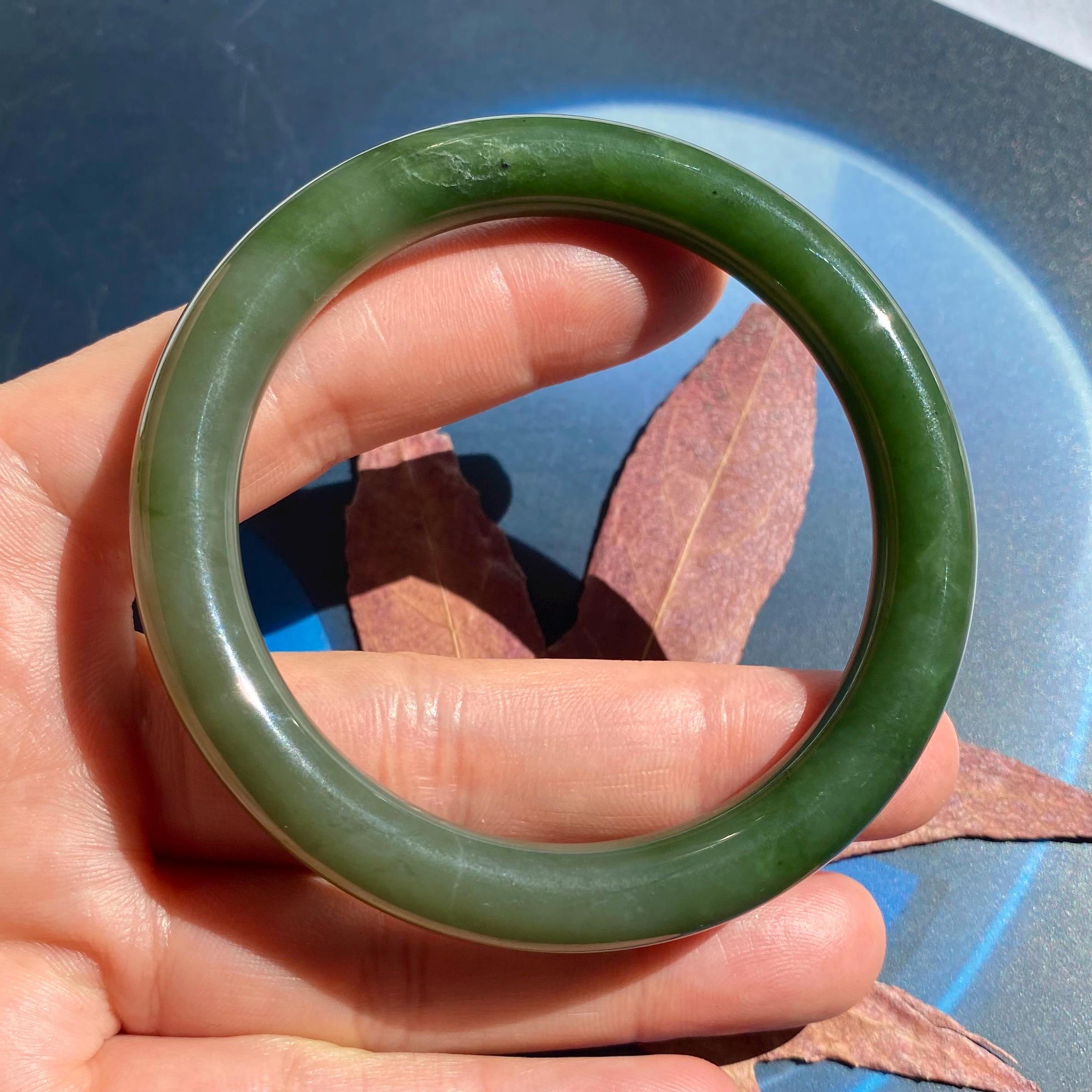 カナダ産本物の翡翠ネフライトバングルブレスレット サイズ 58.5 mm 幅