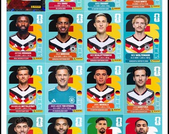 Puede incluir: Una colección de dieciséis cromos Panini FIFA con jugadores de la selección nacional de fútbol de Alemania en camisetas blancas, negras y rojas, junto con nombres, fechas de nacimiento, estadísticas físicas y clubes de origen.