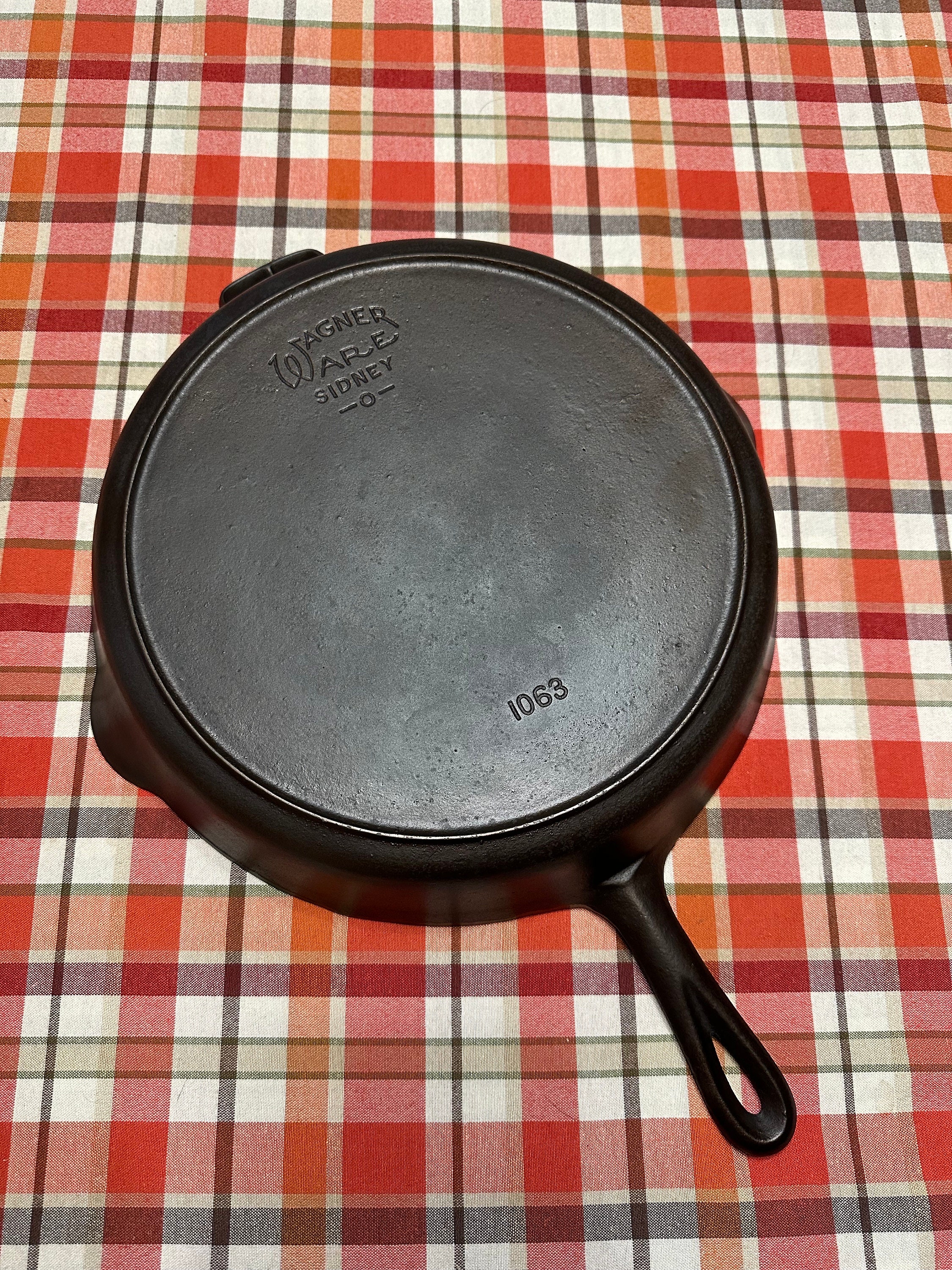 The Classic! Wagner Ware #8 Cast Iron Skillet with Smooth Bottom, 1058 –  Cast & Clara Bell