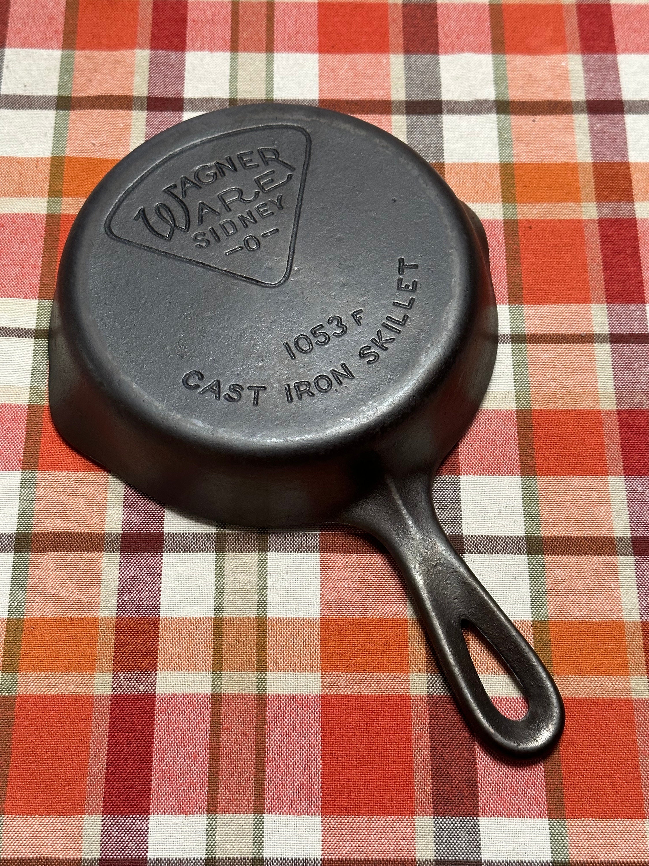I just got my Smithey Ironware NO 12 cast iron in the mail. Beautiful. :  r/castiron