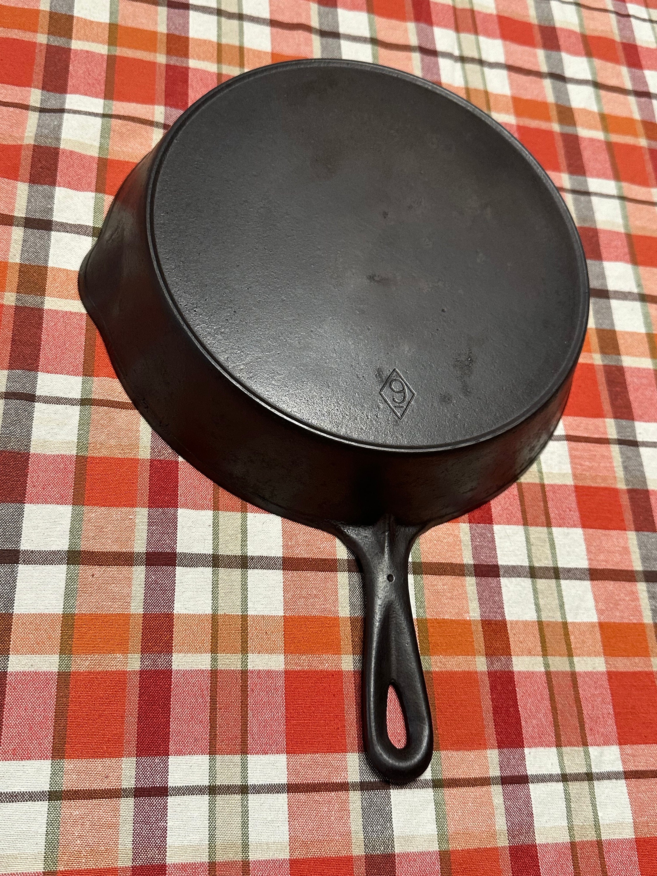 Chicago Hardware Foundry 9 Cast Iron Skillet Etsy