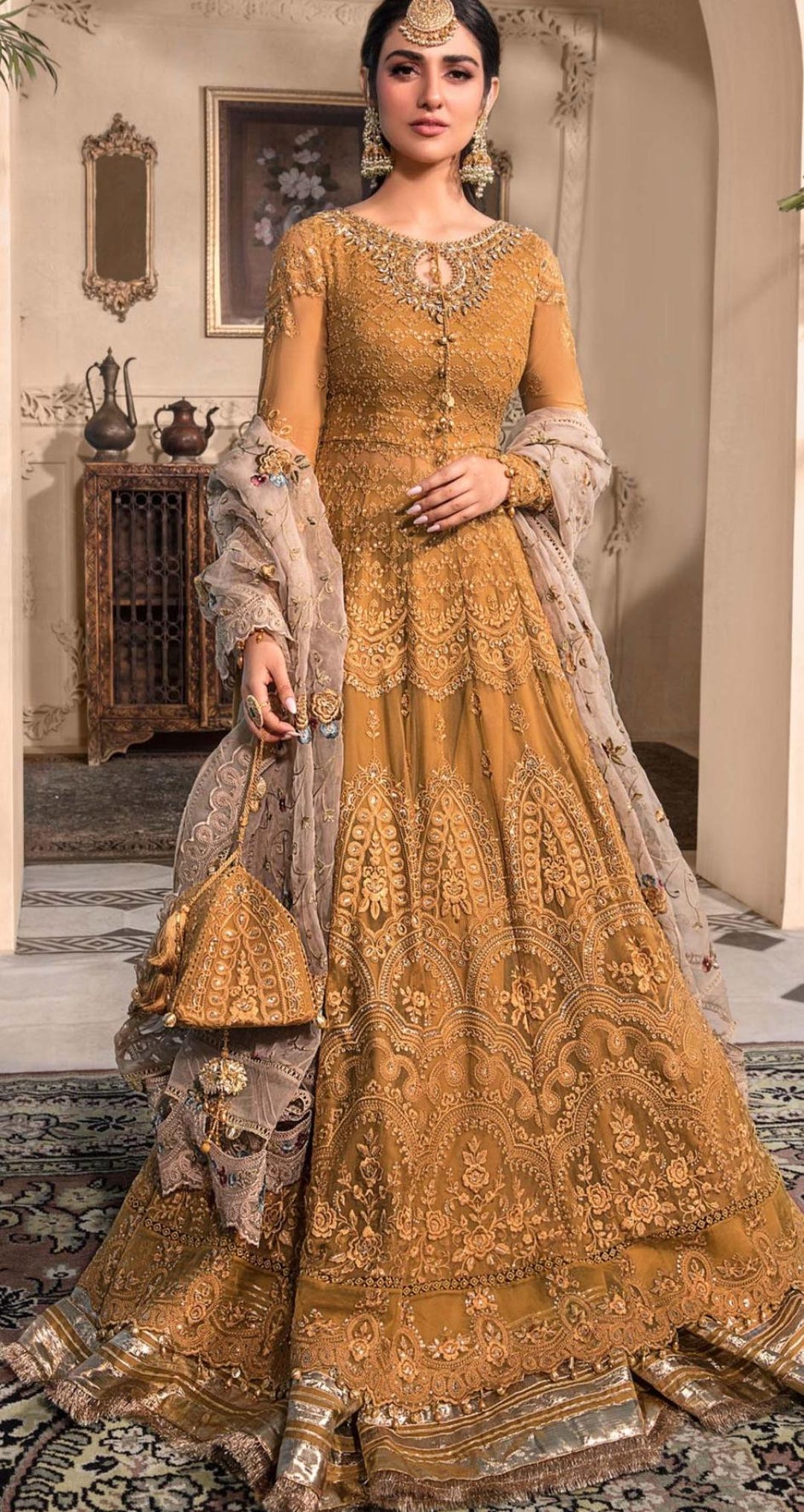 パキスタン民族衣装　Luxury ドレス　刺繍 Anarkali サーモンピンク パキスタン民族衣装 Luxury ドレス Raw Silk 総刺繍 グリーン