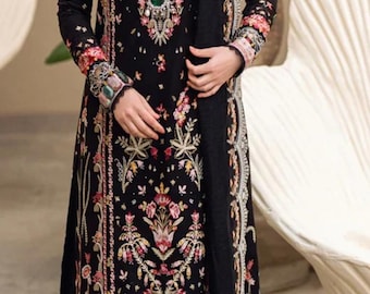 Ropa de fiesta étnica elegante con bordado negro de césped de algodón paquistaní hecha a pedido personalizado.