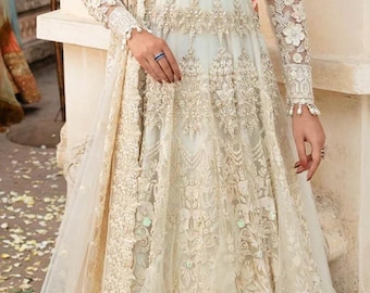 Vestido longo de rede bordada ou lengha choli: Salwar Kameez de casamento paquistanês