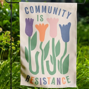 Gemeinschaft ist Widerstand Gartenfahne, Widerstands-Hard-Schild Fortschrittliche Flagge, Gleiche Rechte & soziale Gerechtigkeit für alle Demonstration-Veranda-Schild-Türhänger