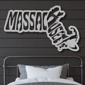Massachusetts Wall Art Metal Sign, Retro Massachusetts State Shaped Name Outline Large Wall Hanging, University Dorm Room & Home Decor Gift