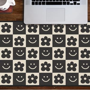 Checkered Desk Mat, Retro Deskmat, Black And Beige Checked Print Deskpad, Happy Smile Face Mouse Pad, Cute Groovy Daisy Flower Mousepad Gift